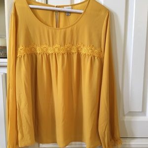 Long sleeve tunic blouse with lace trim